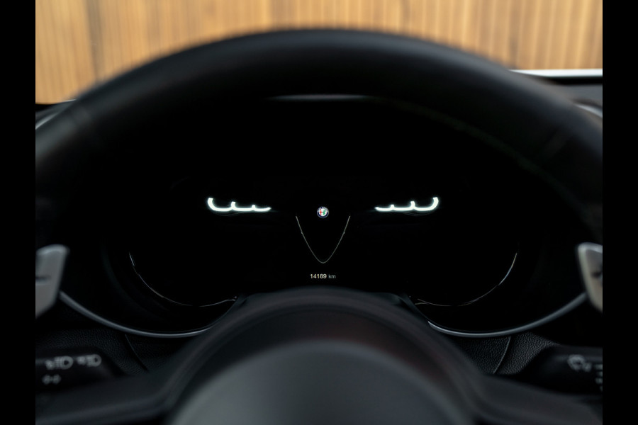 Alfa Romeo Giulia 2.0T AWD Veloce 280pk | Pano-dak | Carplay | Adapt. cruise Alfa Romeo Giulia 2.0T AWD Veloce 280pk | Pano-dak | Carplay | Adapt. cruise