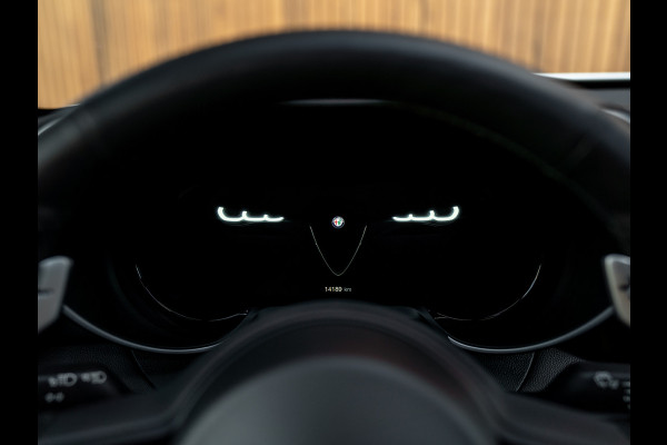 Alfa Romeo Giulia 2.0T AWD Veloce 280pk | Pano-dak | Carplay | Adapt. cruise Alfa Romeo Giulia 2.0T AWD Veloce 280pk | Pano-dak | Carplay | Adapt. cruise