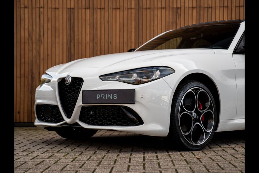 Alfa Romeo Giulia 2.0T AWD Veloce 280pk | Pano-dak | Carplay | Adapt. cruise Alfa Romeo Giulia 2.0T AWD Veloce 280pk | Pano-dak | Carplay | Adapt. cruise