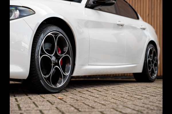 Alfa Romeo Giulia 2.0T AWD Veloce 280pk | Pano-dak | Carplay | Adapt. cruise Alfa Romeo Giulia 2.0T AWD Veloce 280pk | Pano-dak | Carplay | Adapt. cruise
