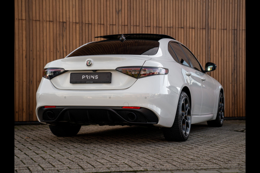 Alfa Romeo Giulia 2.0T AWD Veloce 280pk | Pano-dak | Carplay | Adapt. cruise Alfa Romeo Giulia 2.0T AWD Veloce 280pk | Pano-dak | Carplay | Adapt. cruise