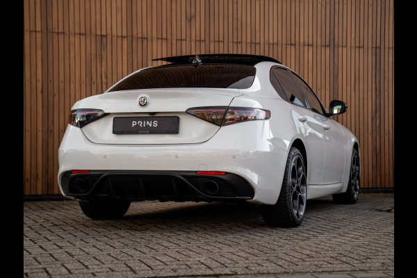 Alfa Romeo Giulia 2.0T AWD Veloce 280pk | Pano-dak | Carplay | Adapt. cruise Alfa Romeo Giulia 2.0T AWD Veloce 280pk | Pano-dak | Carplay | Adapt. cruise