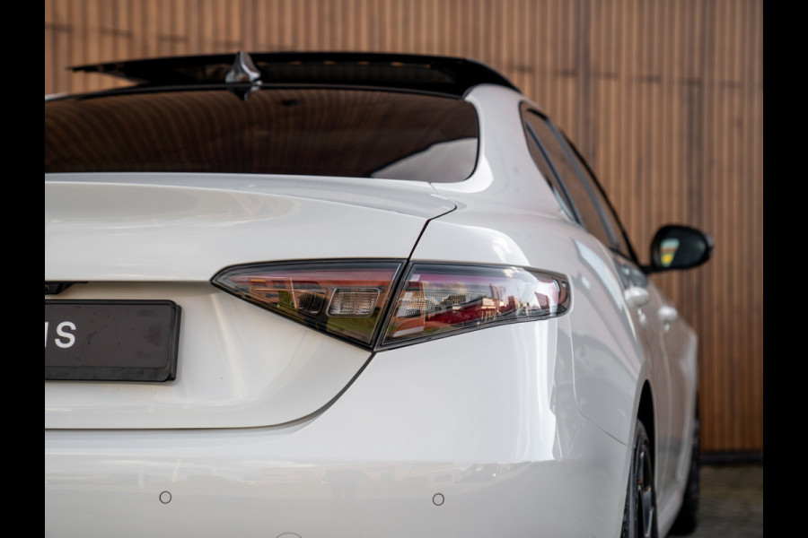Alfa Romeo Giulia 2.0T AWD Veloce 280pk | Pano-dak | Carplay | Adapt. cruise Alfa Romeo Giulia 2.0T AWD Veloce 280pk | Pano-dak | Carplay | Adapt. cruise