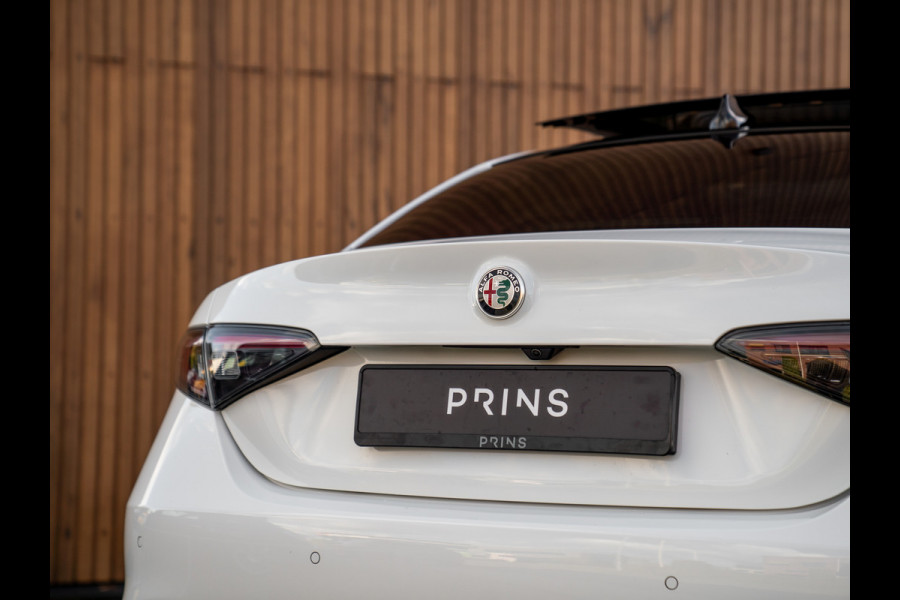 Alfa Romeo Giulia 2.0T AWD Veloce 280pk | Pano-dak | Carplay | Adapt. cruise Alfa Romeo Giulia 2.0T AWD Veloce 280pk | Pano-dak | Carplay | Adapt. cruise