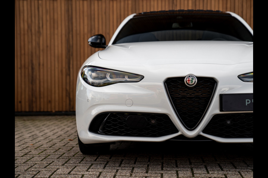 Alfa Romeo Giulia 2.0T AWD Veloce 280pk | Pano-dak | Carplay | Adapt. cruise Alfa Romeo Giulia 2.0T AWD Veloce 280pk | Pano-dak | Carplay | Adapt. cruise