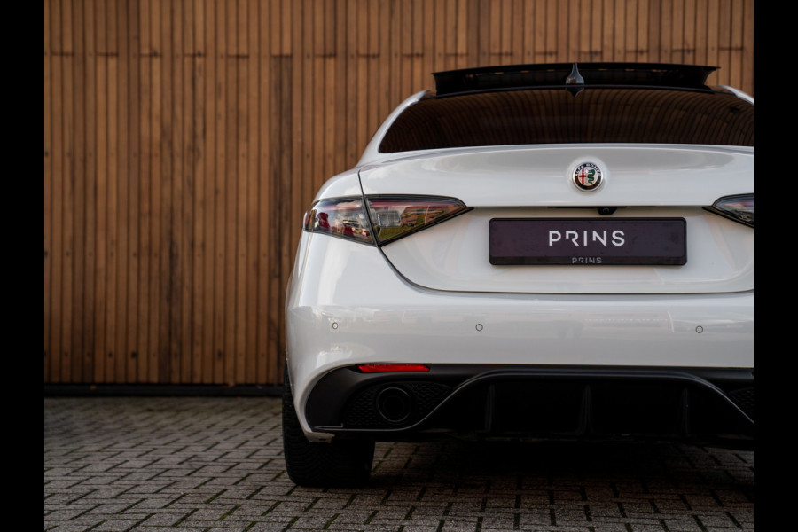 Alfa Romeo Giulia 2.0T AWD Veloce 280pk | Pano-dak | Carplay | Adapt. cruise Alfa Romeo Giulia 2.0T AWD Veloce 280pk | Pano-dak | Carplay | Adapt. cruise