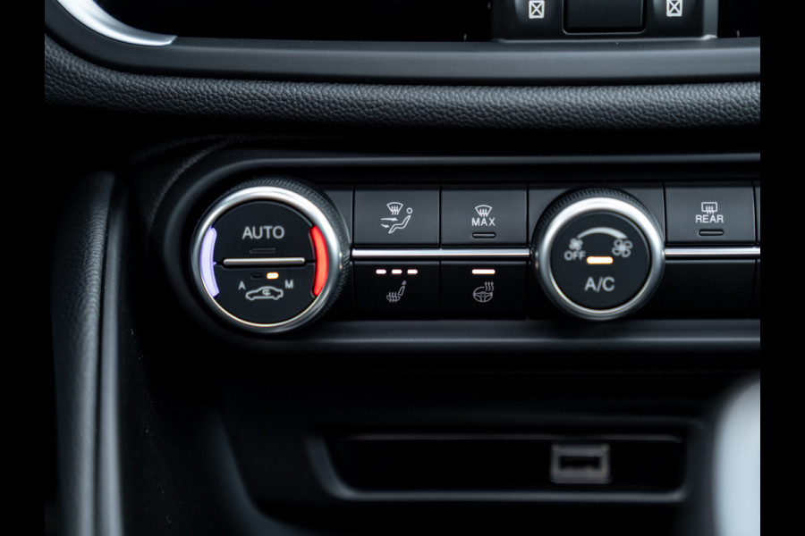 Alfa Romeo Giulia 2.0T AWD Veloce 280pk | Pano-dak | Carplay | Adapt. cruise Alfa Romeo Giulia 2.0T AWD Veloce 280pk | Pano-dak | Carplay | Adapt. cruise