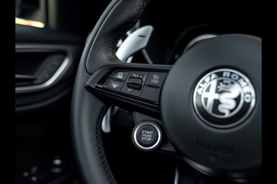 Alfa Romeo Giulia 2.0T AWD Veloce 280pk | Pano-dak | Carplay | Adapt. cruise Alfa Romeo Giulia 2.0T AWD Veloce 280pk | Pano-dak | Carplay | Adapt. cruise