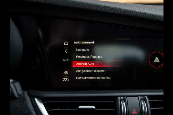 Alfa Romeo Giulia 2.0T AWD Veloce 280pk | Pano-dak | Carplay | Adapt. cruise Alfa Romeo Giulia 2.0T AWD Veloce 280pk | Pano-dak | Carplay | Adapt. cruise