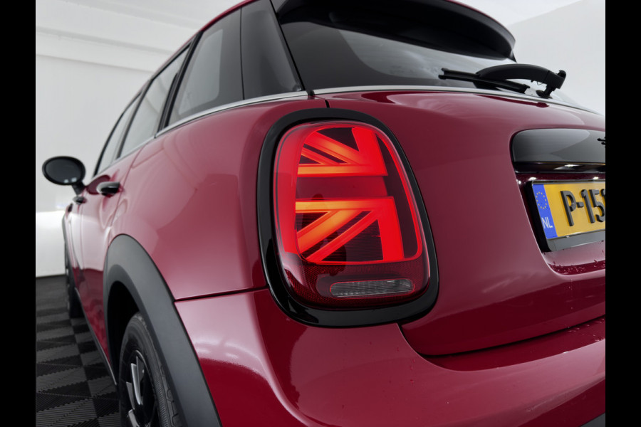 MINI Mini 1.5 Cooper Business Edition (INCL-BTW) *LEATHER-FABRIC | FULL-LED | DIGI-COCKPIT | SPORT-SEATS | AMBIENT-LIGHT | NAVI-FULLMAP | DAB+ | AIRCO | CRUISE | PDC | 16''ALU*