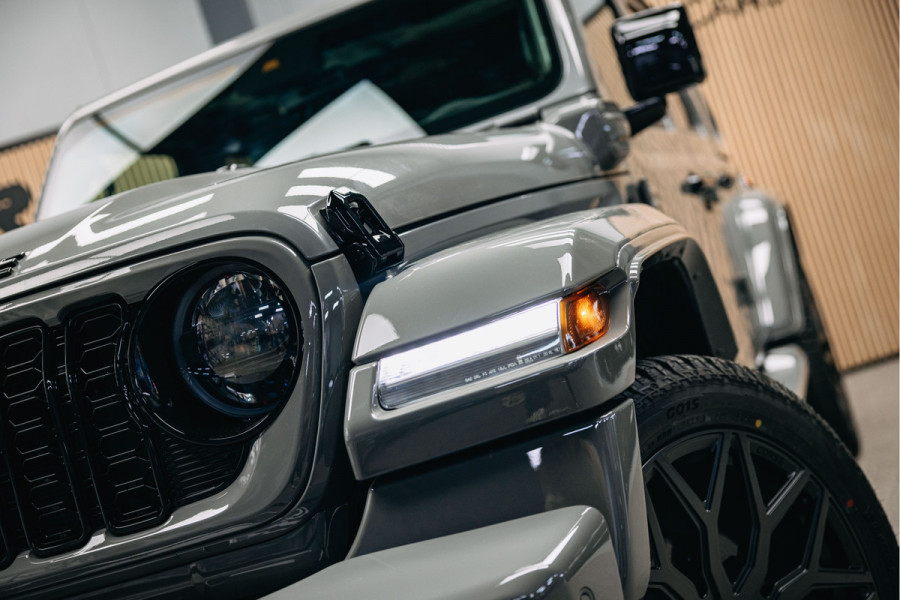Jeep Wrangler Unlimited 4xe 380 Sahara | Corse Edition Custom made | Unieke kleur | Hybride | Jeep Wrangler Unlimited 4xe 380 Sahara | Corse Edition Custom made | Unieke kleur | Hybride |