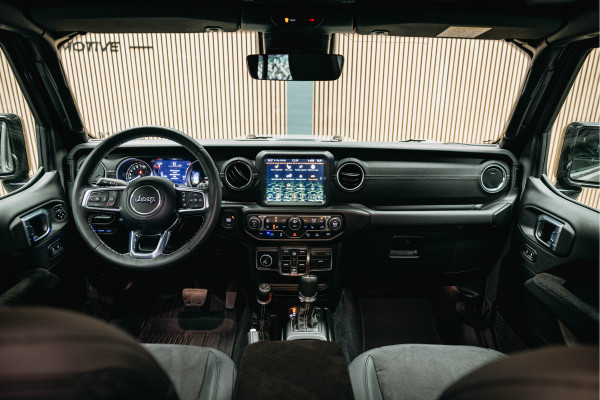 Jeep Wrangler Unlimited 4xe 380 Sahara | Corse Edition Custom made | Unieke kleur | Hybride | Jeep Wrangler Unlimited 4xe 380 Sahara | Corse Edition Custom made | Unieke kleur | Hybride |