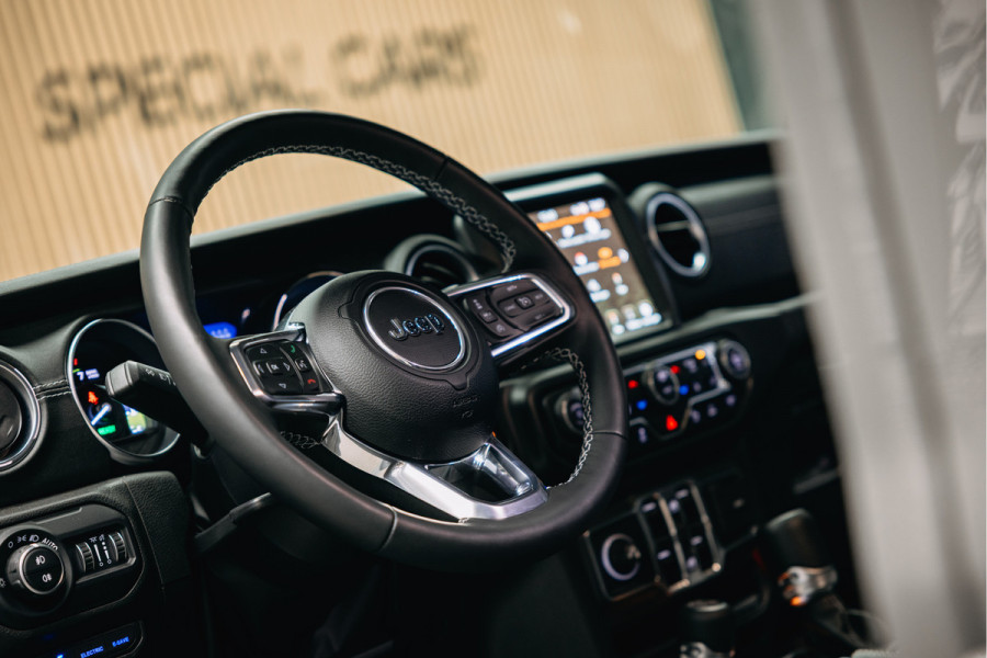 Jeep Wrangler Unlimited 4xe 380 Sahara | Corse Edition Custom made | Unieke kleur | Hybride | Jeep Wrangler Unlimited 4xe 380 Sahara | Corse Edition Custom made | Unieke kleur | Hybride |