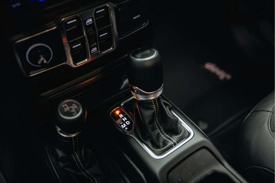 Jeep Wrangler Unlimited 4xe 380 Sahara | Corse Edition Custom made | Unieke kleur | Hybride | Jeep Wrangler Unlimited 4xe 380 Sahara | Corse Edition Custom made | Unieke kleur | Hybride |
