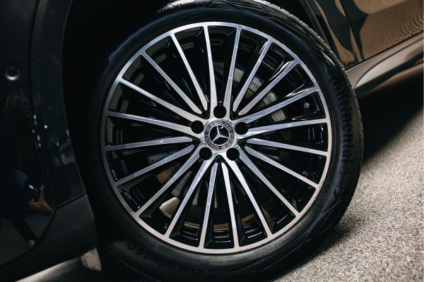 Mercedes-Benz GLC 300e 4MATIC AMG Line | Pano | Stoelverwarming | 360 camera | AMG Look Mercedes-Benz GLC 300e 4MATIC AMG Line | Pano | Stoelverwarming | 360 camera | AMG Look