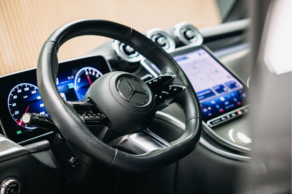 Mercedes-Benz GLC 300e 4MATIC AMG Line | Pano | Stoelverwarming | 360 camera | AMG Look Mercedes-Benz GLC 300e 4MATIC AMG Line | Pano | Stoelverwarming | 360 camera | AMG Look