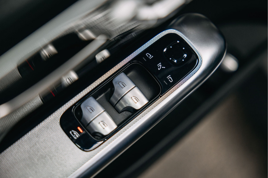 Mercedes-Benz GLC 300e 4MATIC AMG Line | Pano | Stoelverwarming | 360 camera | AMG Look Mercedes-Benz GLC 300e 4MATIC AMG Line | Pano | Stoelverwarming | 360 camera | AMG Look