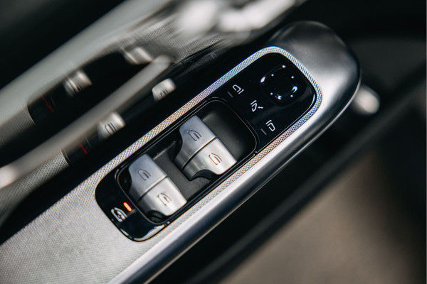 Mercedes-Benz GLC 300e 4MATIC AMG Line | Pano | Stoelverwarming | 360 camera | AMG Look Mercedes-Benz GLC 300e 4MATIC AMG Line | Pano | Stoelverwarming | 360 camera | AMG Look
