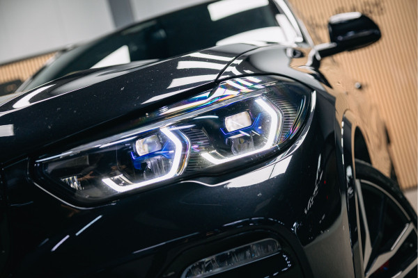 BMW X5 xDrive45e High Executive | Bowers & Wilkins | Carbon | Pano | Head-Up | Luchtvering | Trekhaak | Stoelverwarming en verkoeling |