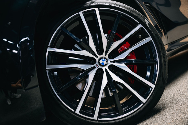 BMW X5 xDrive45e High Executive | Bowers & Wilkins | Carbon | Pano | Head-Up | Luchtvering | Trekhaak | Stoelverwarming en verkoeling |