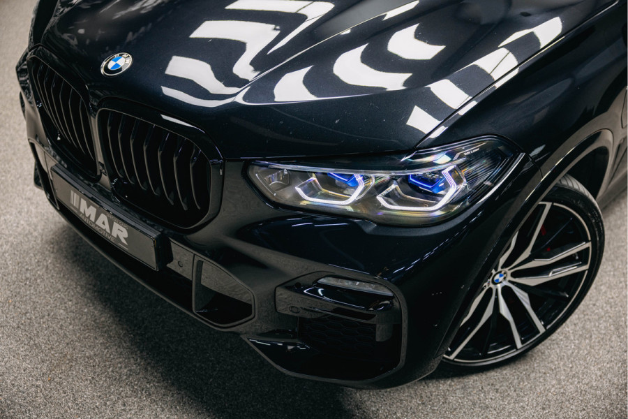 BMW X5 xDrive45e High Executive | Bowers & Wilkins | Carbon | Pano | Head-Up | Luchtvering | Trekhaak | Stoelverwarming en verkoeling |