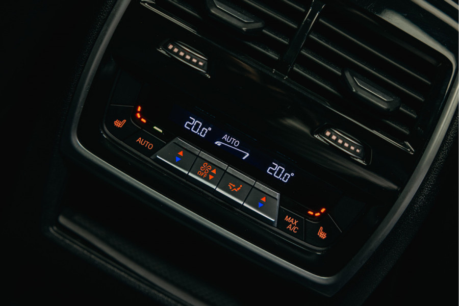 BMW X5 xDrive45e High Executive | Bowers & Wilkins | Carbon | Pano | Head-Up | Luchtvering | Trekhaak | Stoelverwarming en verkoeling |