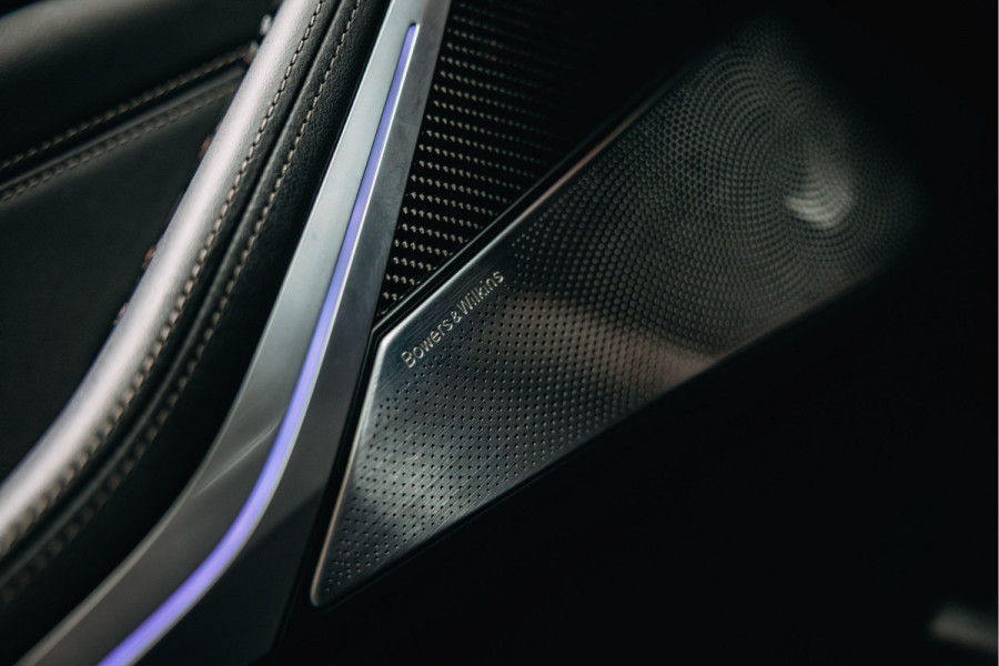 BMW X5 xDrive45e High Executive | Bowers & Wilkins | Carbon | Pano | Head-Up | Luchtvering | Trekhaak | Stoelverwarming en verkoeling |