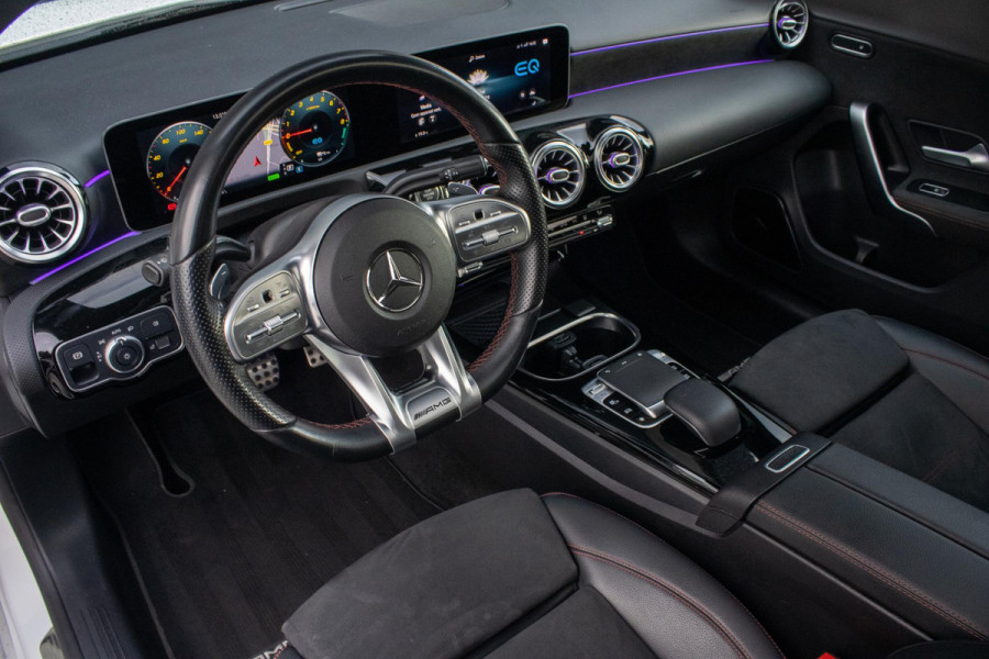 Mercedes-Benz A-Klasse 250 e AMG Line PANO Burmester Sfeerverlichting Parkeerassistent Mercedes-Benz A-Klasse 250 e AMG Line PANO Burmester Sfeerverlichting Parkeerassistent