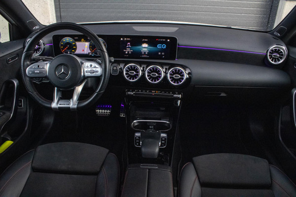 Mercedes-Benz A-Klasse 250 e AMG Line PANO Burmester Sfeerverlichting Parkeerassistent Mercedes-Benz A-Klasse 250 e AMG Line PANO Burmester Sfeerverlichting Parkeerassistent