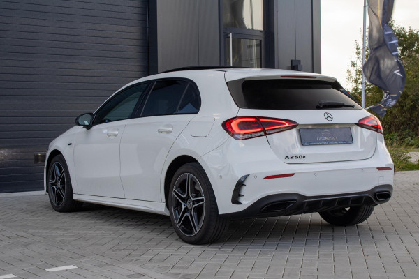 Mercedes-Benz A-Klasse 250 e AMG Line PANO Burmester Sfeerverlichting Parkeerassistent Mercedes-Benz A-Klasse 250 e AMG Line PANO Burmester Sfeerverlichting Parkeerassistent