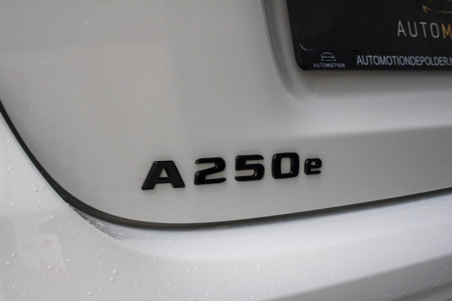 Mercedes-Benz A-Klasse 250 e AMG Line PANO Burmester Sfeerverlichting Parkeerassistent Mercedes-Benz A-Klasse 250 e AMG Line PANO Burmester Sfeerverlichting Parkeerassistent