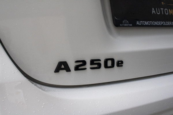 Mercedes-Benz A-Klasse 250 e AMG Line PANO Burmester Sfeerverlichting Parkeerassistent Mercedes-Benz A-Klasse 250 e AMG Line PANO Burmester Sfeerverlichting Parkeerassistent