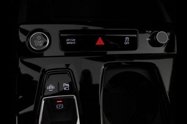 Audi A6 Avant e-tron S edition performance 100 kWh 367pk | Matrix Led | Keyless | Adaptieve cruise controle | Elektrisch verstelbare voorstoelen met geheugen bestuurdersstoel Audi A6 Avant e-tron S edition performance 100 kWh 367pk | Matrix Led | Keyless | Adaptieve cruise controle | Elektrisch verstelbare voorstoelen met geheugen bestuurdersstoel