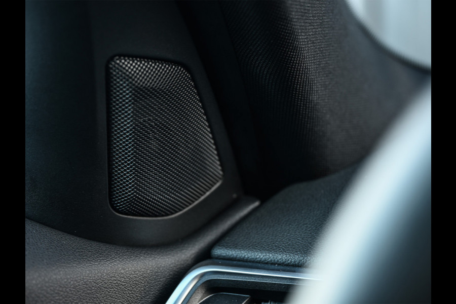 BMW 3-serie 330e | M-SPORT | SPORT SEATS | AMBIANCE INTERIEUR | ACTIVE CRUISE | DAB+ | HIFI SOUND | SHADOW-LINE | TREKHAAK | STUURVERWARMING BMW 3-serie 330e | M-SPORT | SPORT SEATS | AMBIANCE INTERIEUR | ACTIVE CRUISE | DAB+ | HIFI SOUND | SHADOW-LINE | TREKHAAK | STUURVERWARMING