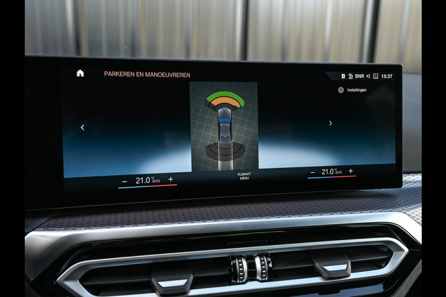 BMW 3-serie 330e | M-SPORT | SPORT SEATS | AMBIANCE INTERIEUR | ACTIVE CRUISE | DAB+ | HIFI SOUND | SHADOW-LINE | TREKHAAK | STUURVERWARMING BMW 3-serie 330e | M-SPORT | SPORT SEATS | AMBIANCE INTERIEUR | ACTIVE CRUISE | DAB+ | HIFI SOUND | SHADOW-LINE | TREKHAAK | STUURVERWARMING