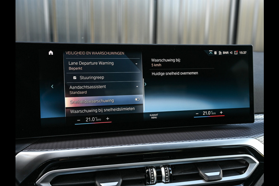 BMW 3-serie 330e | M-SPORT | SPORT SEATS | AMBIANCE INTERIEUR | ACTIVE CRUISE | DAB+ | HIFI SOUND | SHADOW-LINE | TREKHAAK | STUURVERWARMING BMW 3-serie 330e | M-SPORT | SPORT SEATS | AMBIANCE INTERIEUR | ACTIVE CRUISE | DAB+ | HIFI SOUND | SHADOW-LINE | TREKHAAK | STUURVERWARMING
