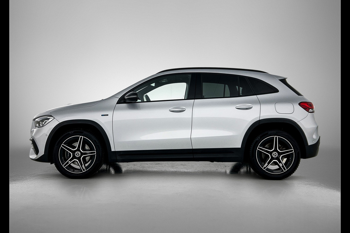 Mercedes-Benz GLA 250 e AMG Plug-In Hybride | AMG Line | NIght Pakket | Distronic | Trekhaak | Keyless-Go | Ledkoplampen | Easy Pack Achterklep, Inclusief 24 maanden MB Certified garantie voor Europa. Mercedes-Benz GLA 250 e AMG Plug-In Hybride | AMG Line | NIght Pakket | Distronic | Trekhaak | Keyless-Go | Ledkoplampen | Easy Pack Achterklep, Inclusief 24 maanden MB Certified garantie voor Europa.