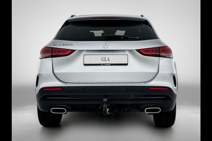 Mercedes-Benz GLA 250 e AMG Plug-In Hybride | AMG Line | NIght Pakket | Distronic | Trekhaak | Keyless-Go | Ledkoplampen | Easy Pack Achterklep, Inclusief 24 maanden MB Certified garantie voor Europa. Mercedes-Benz GLA 250 e AMG Plug-In Hybride | AMG Line | NIght Pakket | Distronic | Trekhaak | Keyless-Go | Ledkoplampen | Easy Pack Achterklep, Inclusief 24 maanden MB Certified garantie voor Europa.