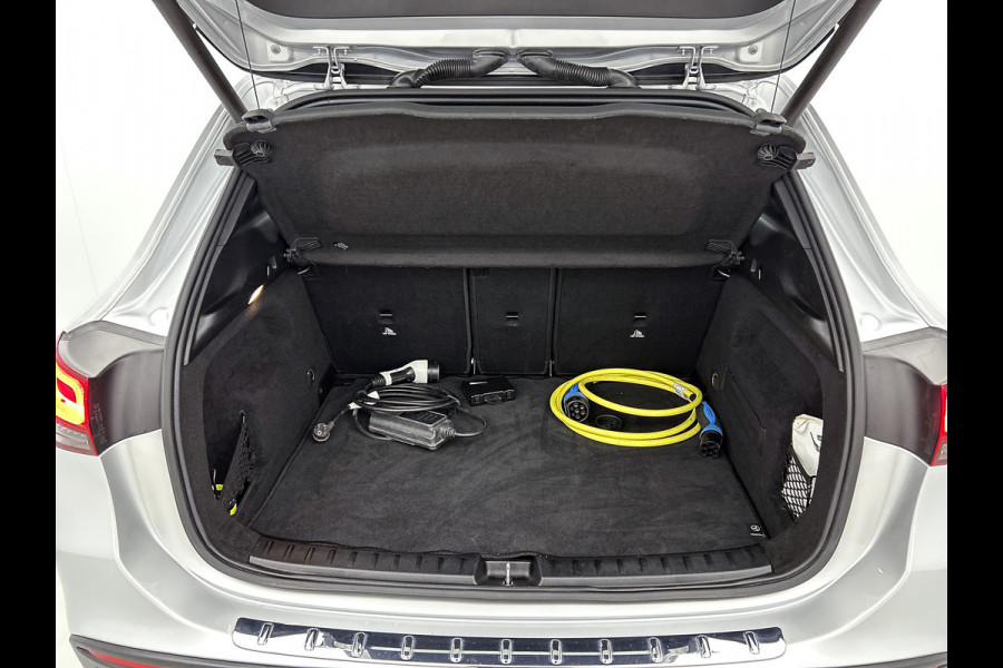 Mercedes-Benz GLA 250 e AMG Plug-In Hybride | AMG Line | NIght Pakket | Distronic | Trekhaak | Keyless-Go | Ledkoplampen | Easy Pack Achterklep, Inclusief 24 maanden MB Certified garantie voor Europa. Mercedes-Benz GLA 250 e AMG Plug-In Hybride | AMG Line | NIght Pakket | Distronic | Trekhaak | Keyless-Go | Ledkoplampen | Easy Pack Achterklep, Inclusief 24 maanden MB Certified garantie voor Europa.