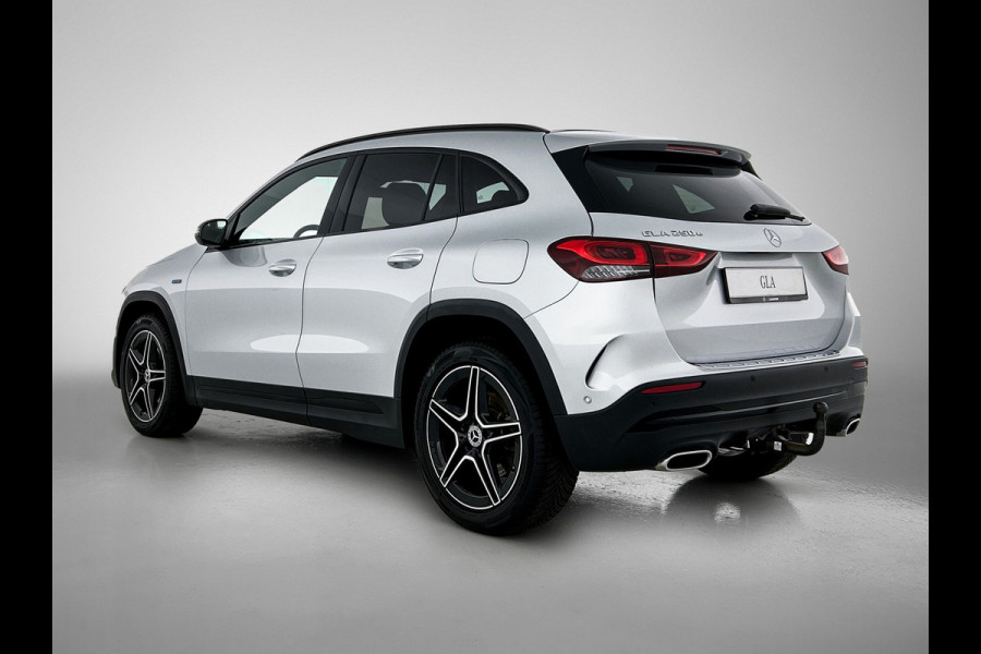 Mercedes-Benz GLA 250 e AMG Plug-In Hybride | AMG Line | NIght Pakket | Distronic | Trekhaak | Keyless-Go | Ledkoplampen | Easy Pack Achterklep, Inclusief 24 maanden MB Certified garantie voor Europa. Mercedes-Benz GLA 250 e AMG Plug-In Hybride | AMG Line | NIght Pakket | Distronic | Trekhaak | Keyless-Go | Ledkoplampen | Easy Pack Achterklep, Inclusief 24 maanden MB Certified garantie voor Europa.