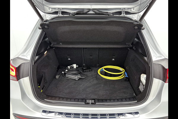 Mercedes-Benz GLA 250 e AMG Plug-In Hybride | AMG Line | NIght Pakket | Distronic | Trekhaak | Keyless-Go | Ledkoplampen | Easy Pack Achterklep, Inclusief 24 maanden MB Certified garantie voor Europa. Mercedes-Benz GLA 250 e AMG Plug-In Hybride | AMG Line | NIght Pakket | Distronic | Trekhaak | Keyless-Go | Ledkoplampen | Easy Pack Achterklep, Inclusief 24 maanden MB Certified garantie voor Europa.