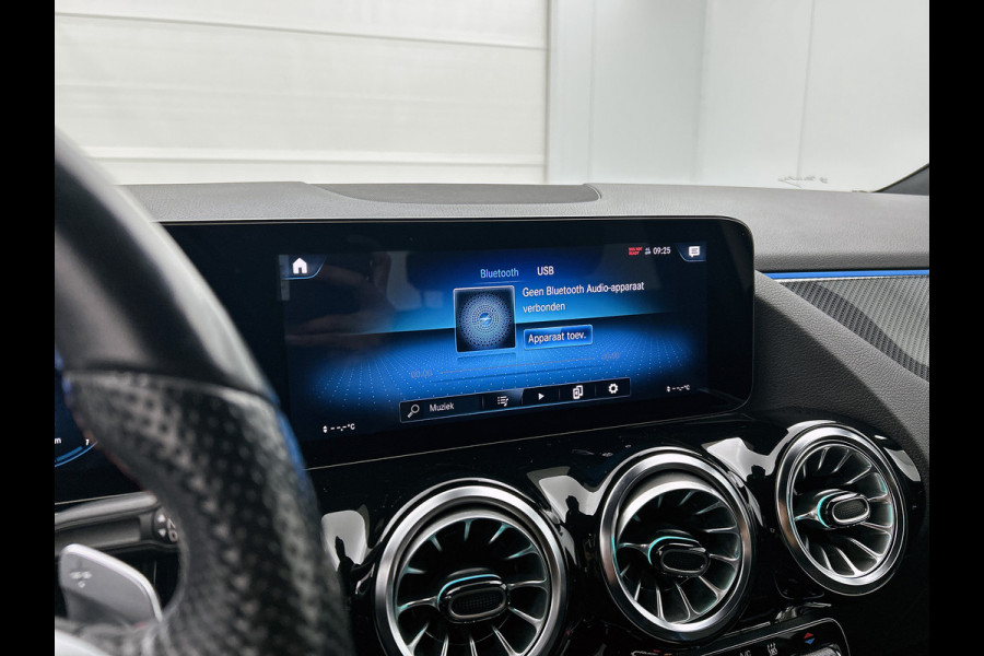 Mercedes-Benz GLA 250 e AMG Plug-In Hybride | AMG Line | NIght Pakket | Distronic | Trekhaak | Keyless-Go | Ledkoplampen | Easy Pack Achterklep, Inclusief 24 maanden MB Certified garantie voor Europa. Mercedes-Benz GLA 250 e AMG Plug-In Hybride | AMG Line | NIght Pakket | Distronic | Trekhaak | Keyless-Go | Ledkoplampen | Easy Pack Achterklep, Inclusief 24 maanden MB Certified garantie voor Europa.