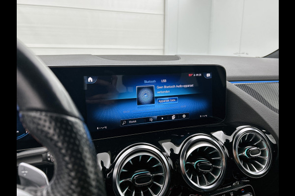 Mercedes-Benz GLA 250 e AMG Plug-In Hybride | AMG Line | NIght Pakket | Distronic | Trekhaak | Keyless-Go | Ledkoplampen | Easy Pack Achterklep, Inclusief 24 maanden MB Certified garantie voor Europa. Mercedes-Benz GLA 250 e AMG Plug-In Hybride | AMG Line | NIght Pakket | Distronic | Trekhaak | Keyless-Go | Ledkoplampen | Easy Pack Achterklep, Inclusief 24 maanden MB Certified garantie voor Europa.