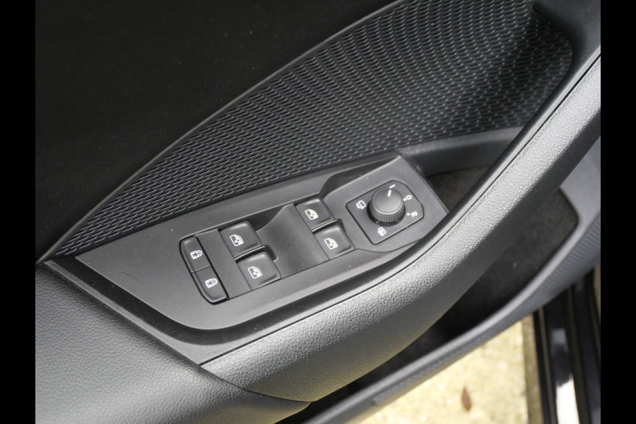 Škoda Octavia Combi 1.0 TSI BUSINESS | PANORAMA | DIGI DASH | LED | TREKHAAK | DEALER O-H!! Škoda Octavia Combi 1.0 TSI BUSINESS | PANORAMA | DIGI DASH | LED | TREKHAAK | DEALER O-H!!