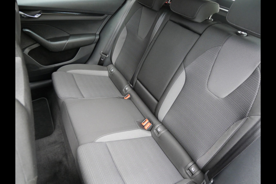 Škoda Octavia Combi 1.0 TSI BUSINESS | PANORAMA | DIGI DASH | LED | TREKHAAK | DEALER O-H!! Škoda Octavia Combi 1.0 TSI BUSINESS | PANORAMA | DIGI DASH | LED | TREKHAAK | DEALER O-H!!