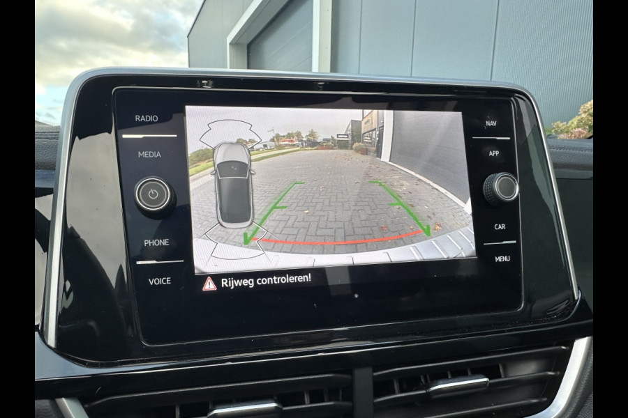 Volkswagen T-Roc Cabrio 1.5 TSI R-Line M2023 TREKHAAK CAMERA NAVI APPLE CARPLAY