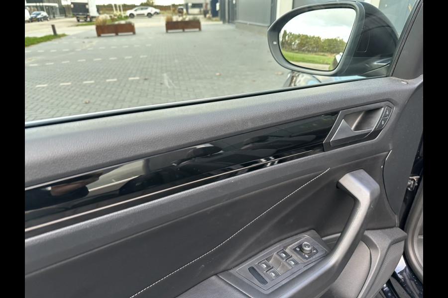 Volkswagen T-Roc Cabrio 1.5 TSI R-Line M2023 TREKHAAK CAMERA NAVI APPLE CARPLAY