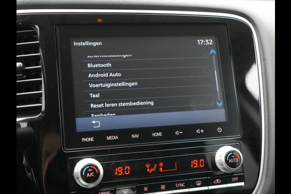 Mitsubishi Outlander 2.4 PHEV Intense Plug In Hybrid 225pk Dealer O.H PHEV | Trekhaak | Camera | Lederen Sportstoelen Verwarmd | Navigatie | Keyless | Android Auto | DAB | Mitsubishi Outlander 2.4 PHEV Intense Plug In Hybrid 225pk Dealer O.H PHEV | Trekhaak | Camera | Lederen Sportstoelen Verwarmd | Navigatie | Keyless | Android Auto | DAB |