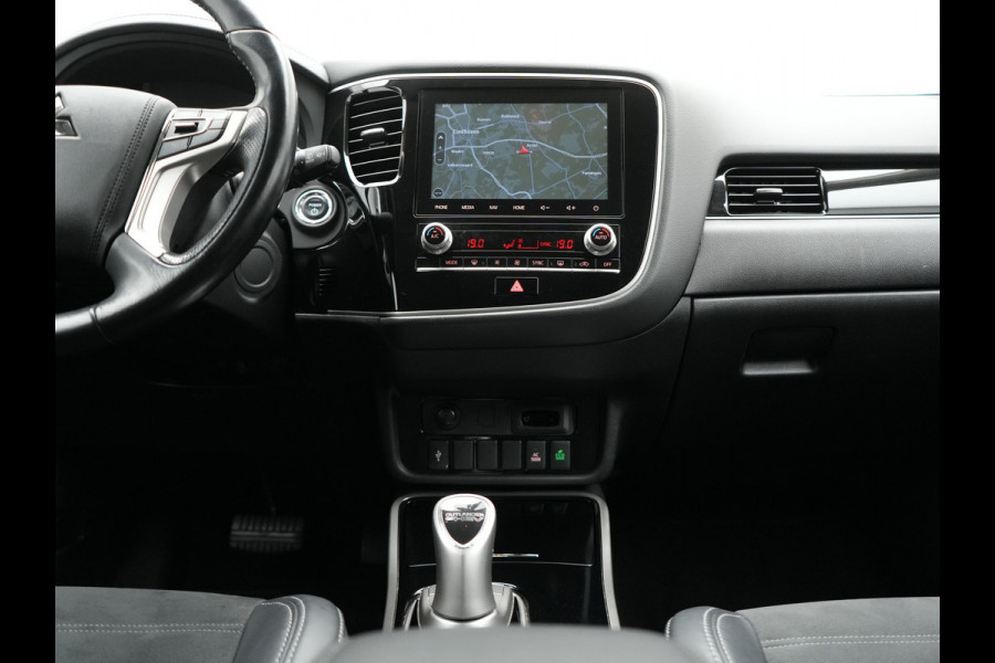 Mitsubishi Outlander 2.4 PHEV Intense Plug In Hybrid 225pk Dealer O.H PHEV | Trekhaak | Camera | Lederen Sportstoelen Verwarmd | Navigatie | Keyless | Android Auto | DAB | Mitsubishi Outlander 2.4 PHEV Intense Plug In Hybrid 225pk Dealer O.H PHEV | Trekhaak | Camera | Lederen Sportstoelen Verwarmd | Navigatie | Keyless | Android Auto | DAB |