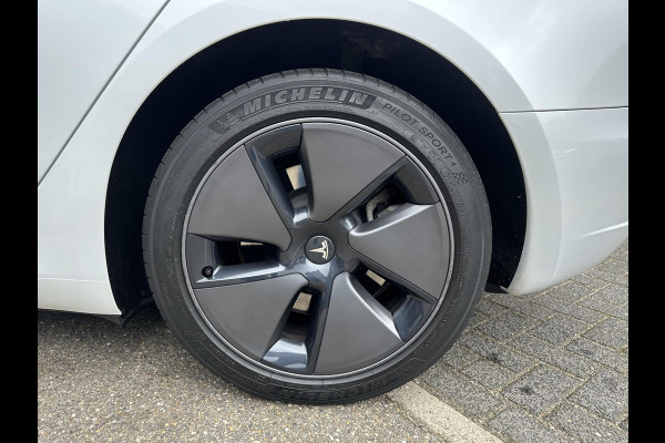Tesla Model 3 Standard RWD Plus 60 kWh WARMTEPOMP| TESLA GARANTIE VOLLEDIG T/M 06-2027/80.000KM | AANDRIJFLIJN EN ACCU T/M 06-2031/192.000KM|